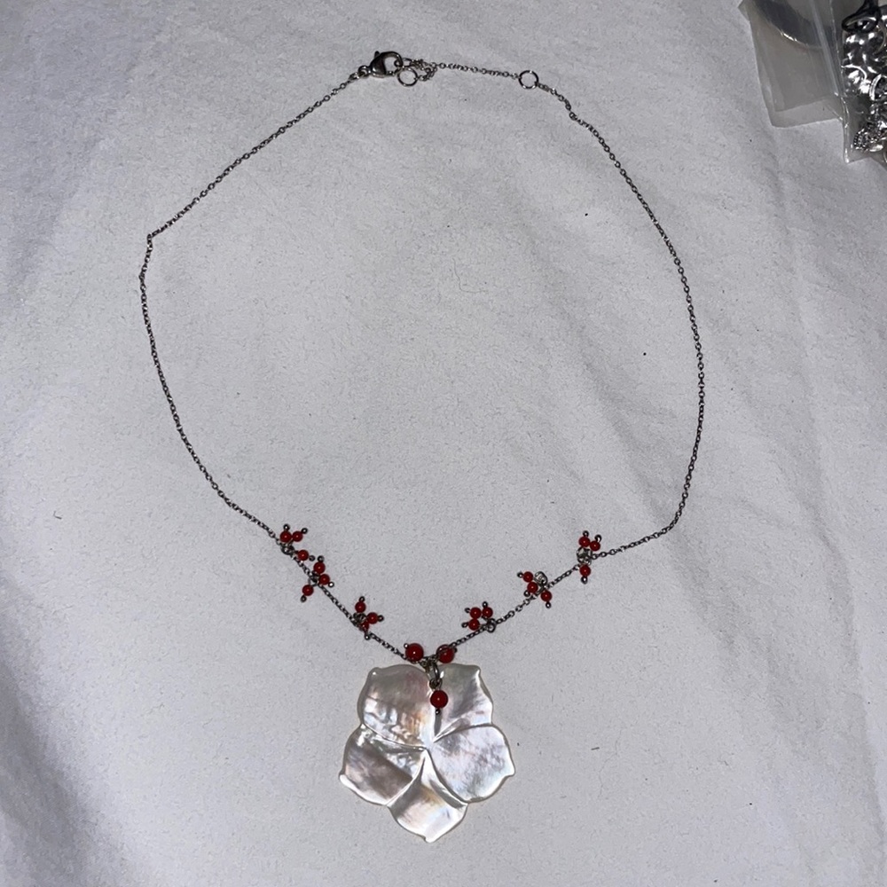 Mother of pearl floral necklace